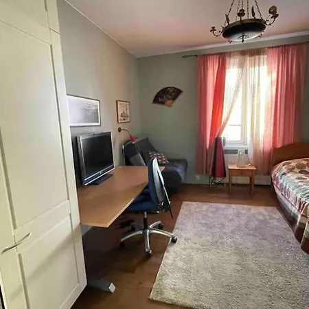 Cozy, Stylish In The Heart Of The Town *